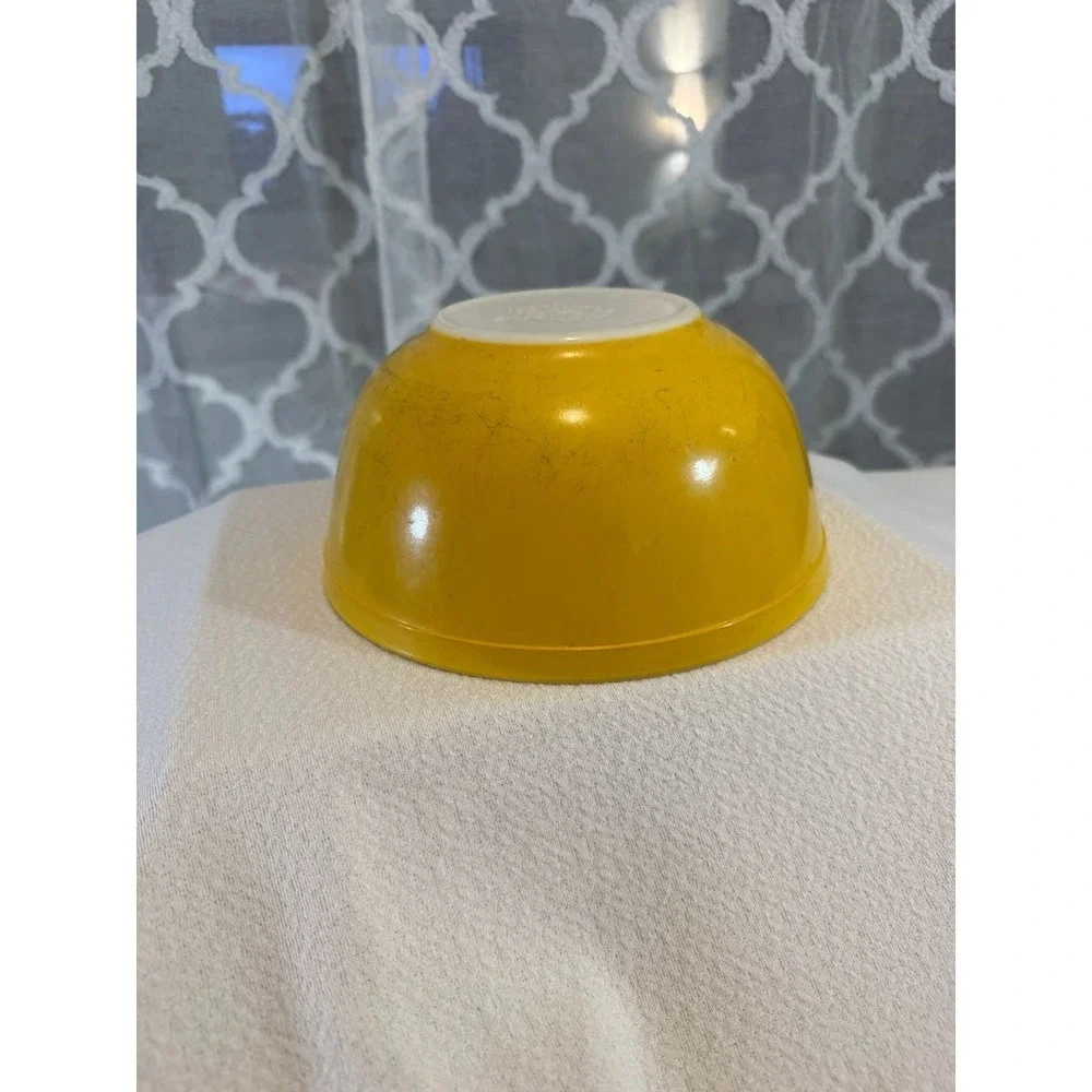 Vintage Pyrex Yellow Mixing Bowl Model 403 - 2 1/2 Qt.